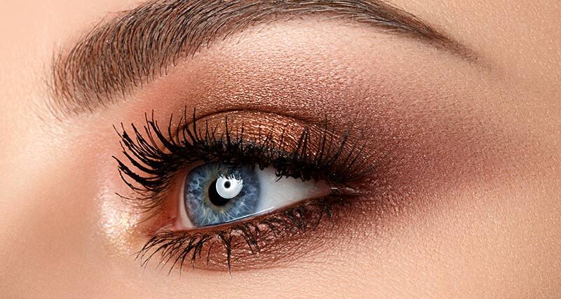 🤩sombra de ojos líquida con brillo ✨MISS ROSE✨